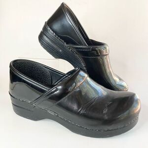 Dansko Black Patent Leather Clogs Slip On Classic Womens Size 40 9.5